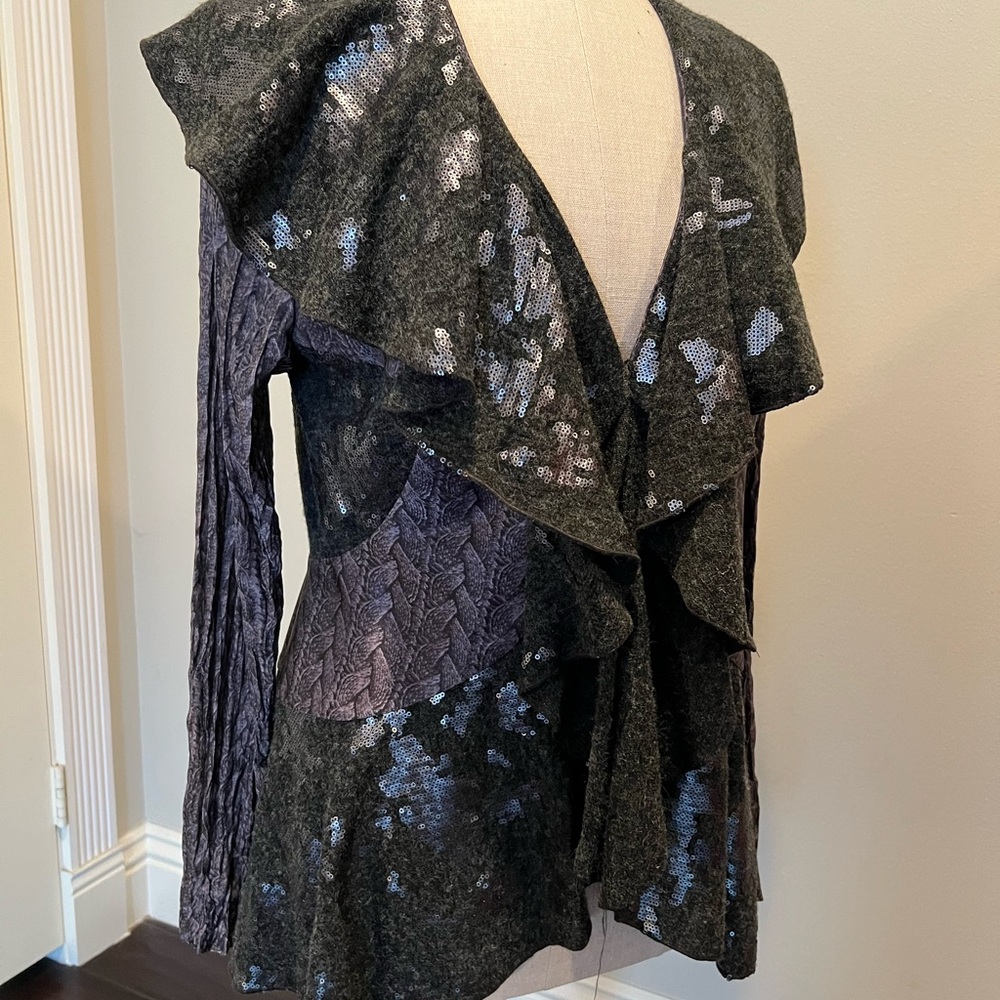 Chic Ruffled Cardigan - Picture 4 of 6